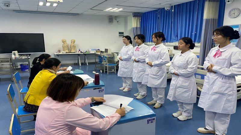 婴儿游泳馆代理，如何规避潜在风险？**