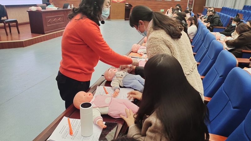 母婴护理师的职业道德规范：如何守护宝宝的健康**